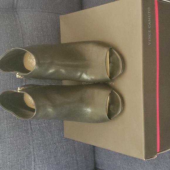 Heels - Picture 2 of 6